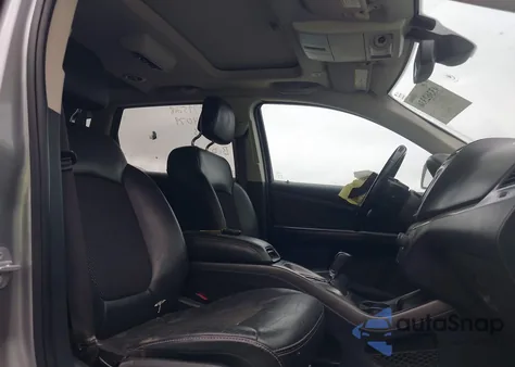 2020 Dodge Journey Crossroad z USA, uszkodzony, nr VIN 3C4PDCGB4LT264079